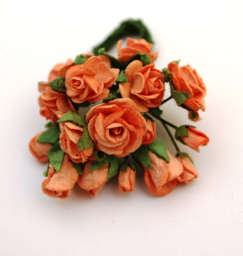 Розы и бутоны букеты по 16 цветков 10мм и 15мм по 4 цветка персиковый,SCB40100906 в магазине Арт-Леди